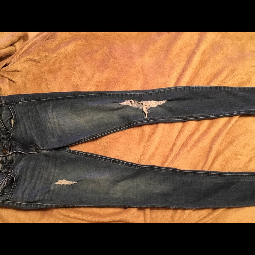 I am selling ripped skinny jeans